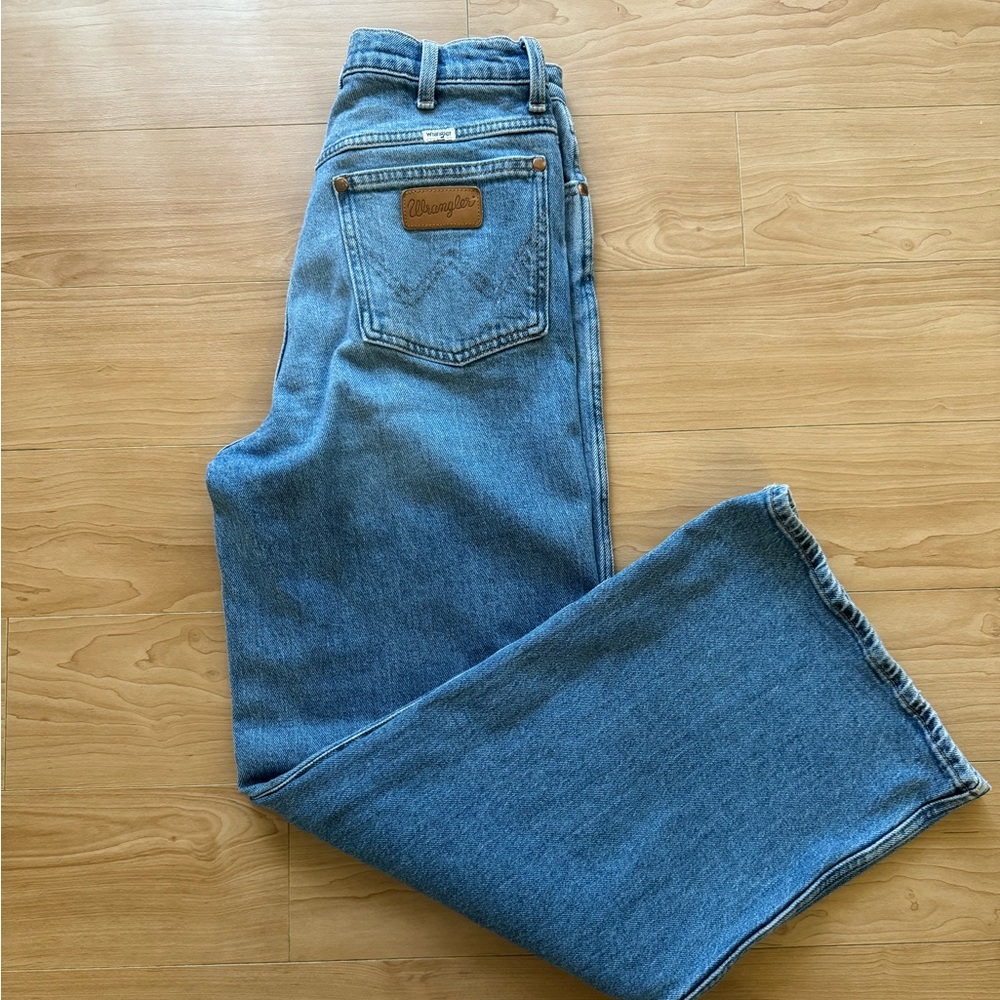 Wrangler Worldwide - high waisted, wide leg jean 28x30